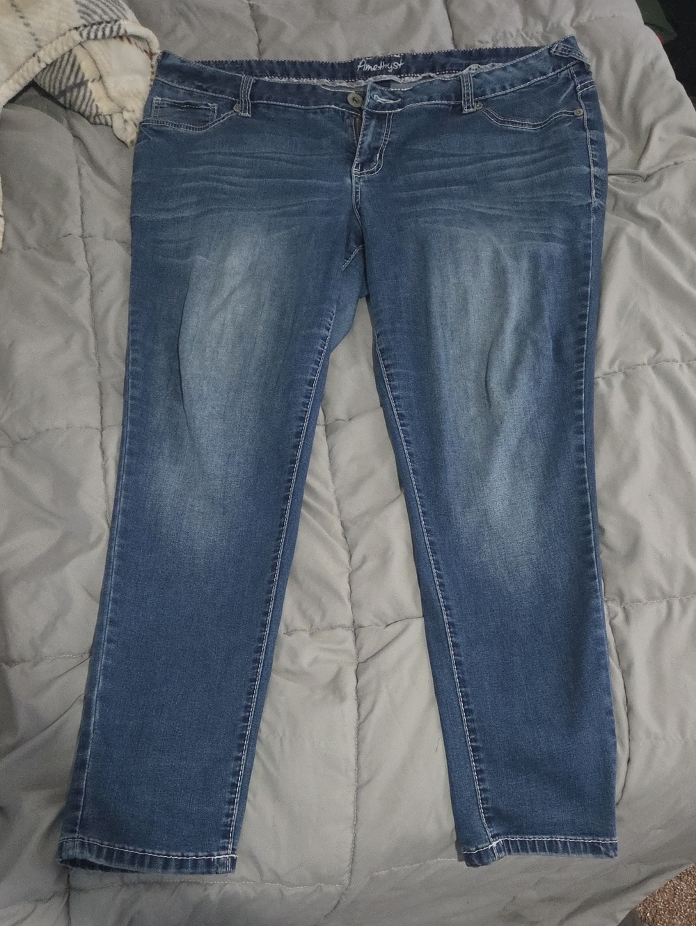 Amethyst Jeans Women's Straight Leg Jeans in Medium Blue
